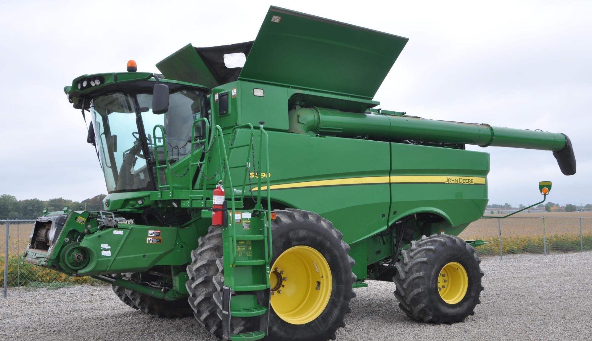 2014 John Deere S690
